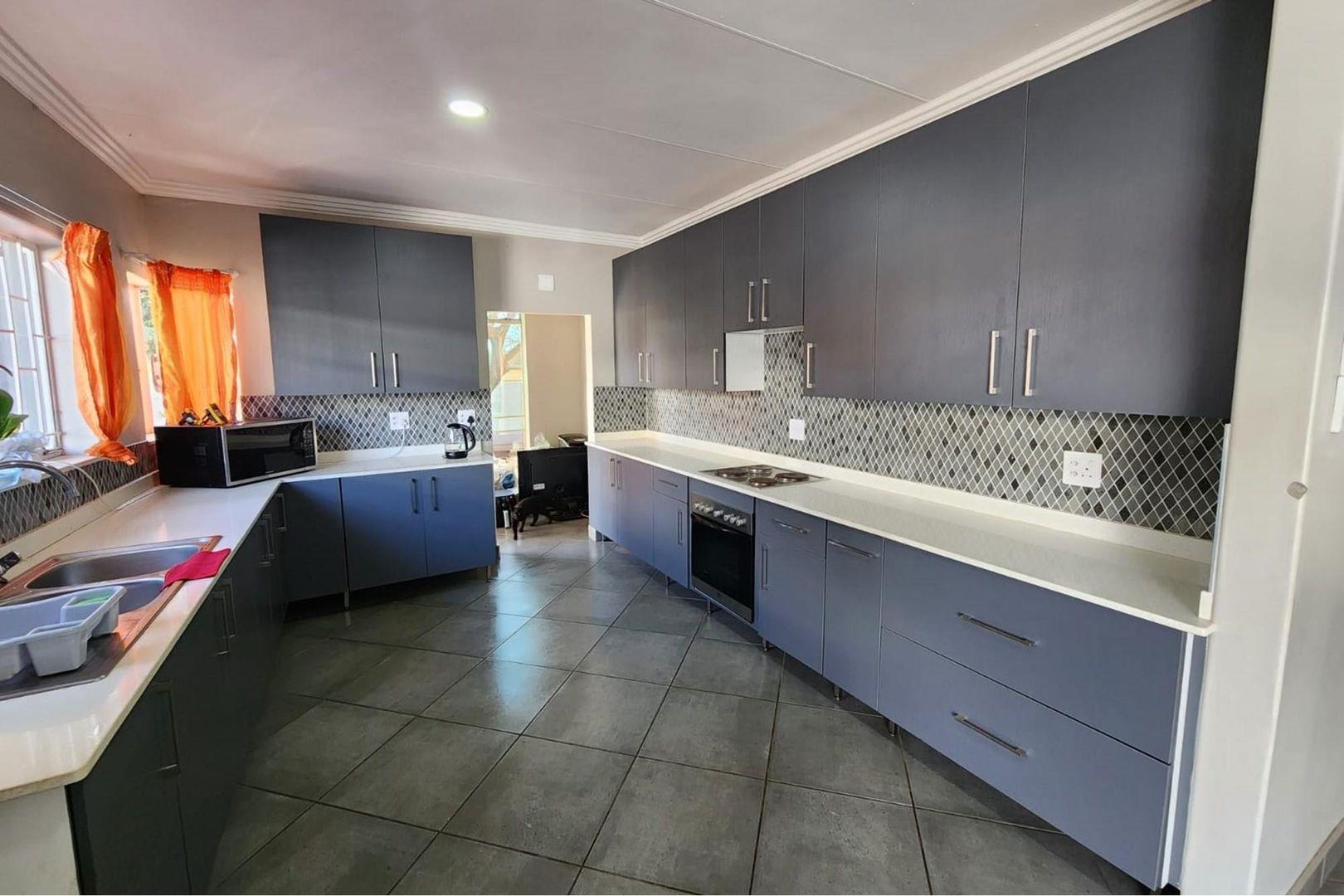 4 Bedroom House for sale in Valhalla P24113086459