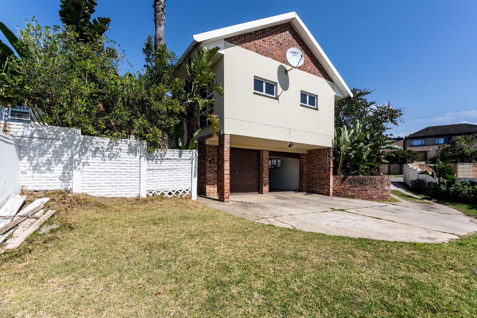 3 Bedroom House for sale in Beacon Bay P24113333451