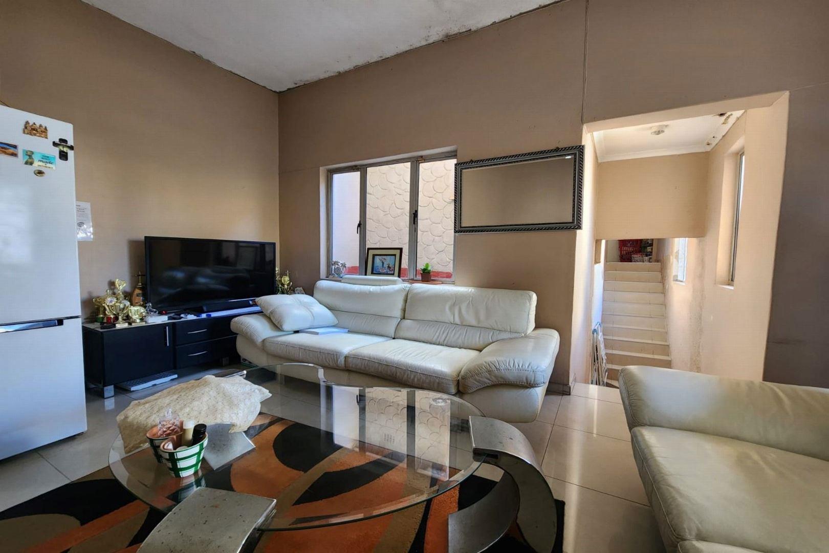 3 Bedroom House for sale in Chatsworth Central P24113336454