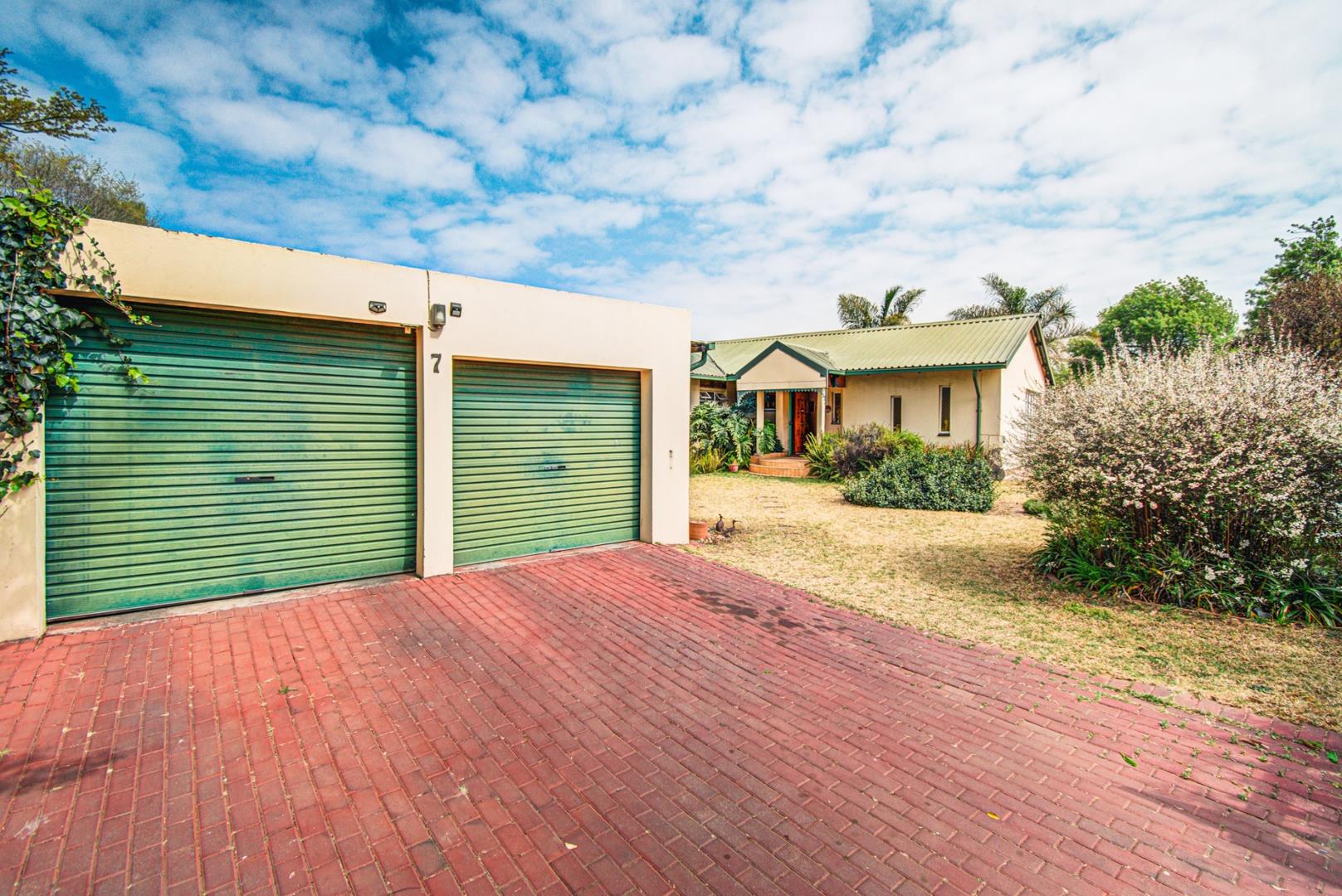 3 Bedroom House for sale in Impala Park P24113336777