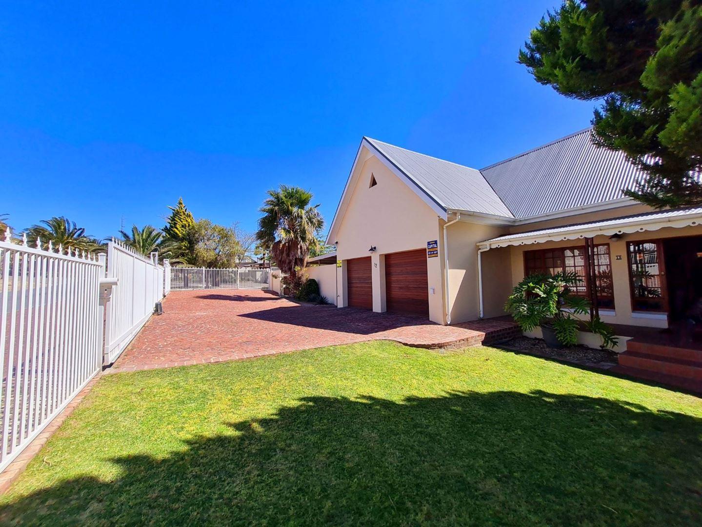 3 Bedroom House for sale in Langerug 12 Deon Britz Street P24113336849