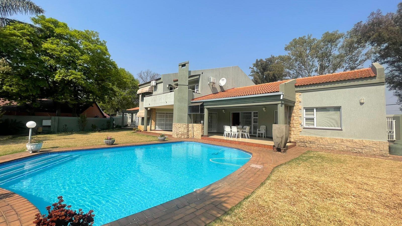 6 Bedroom House for sale in Senderwood P24113341234