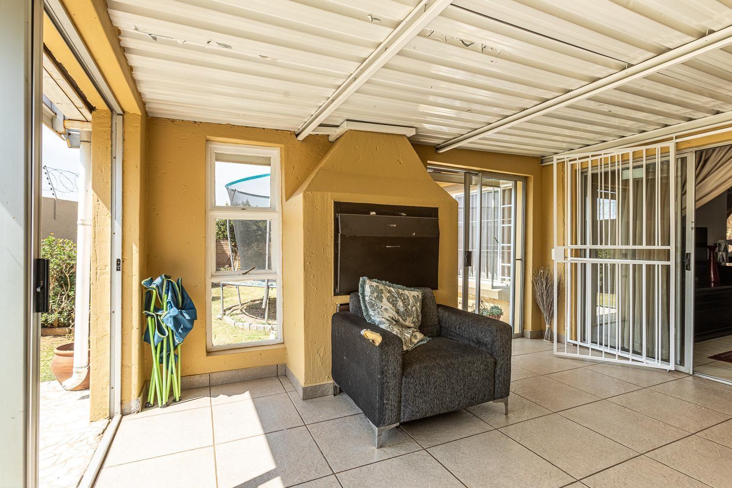 Willow Park Manor Property Property and houses for sale in Willow Park Manor