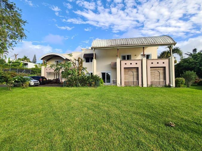 6 Bedroom House for Sale in Floreal