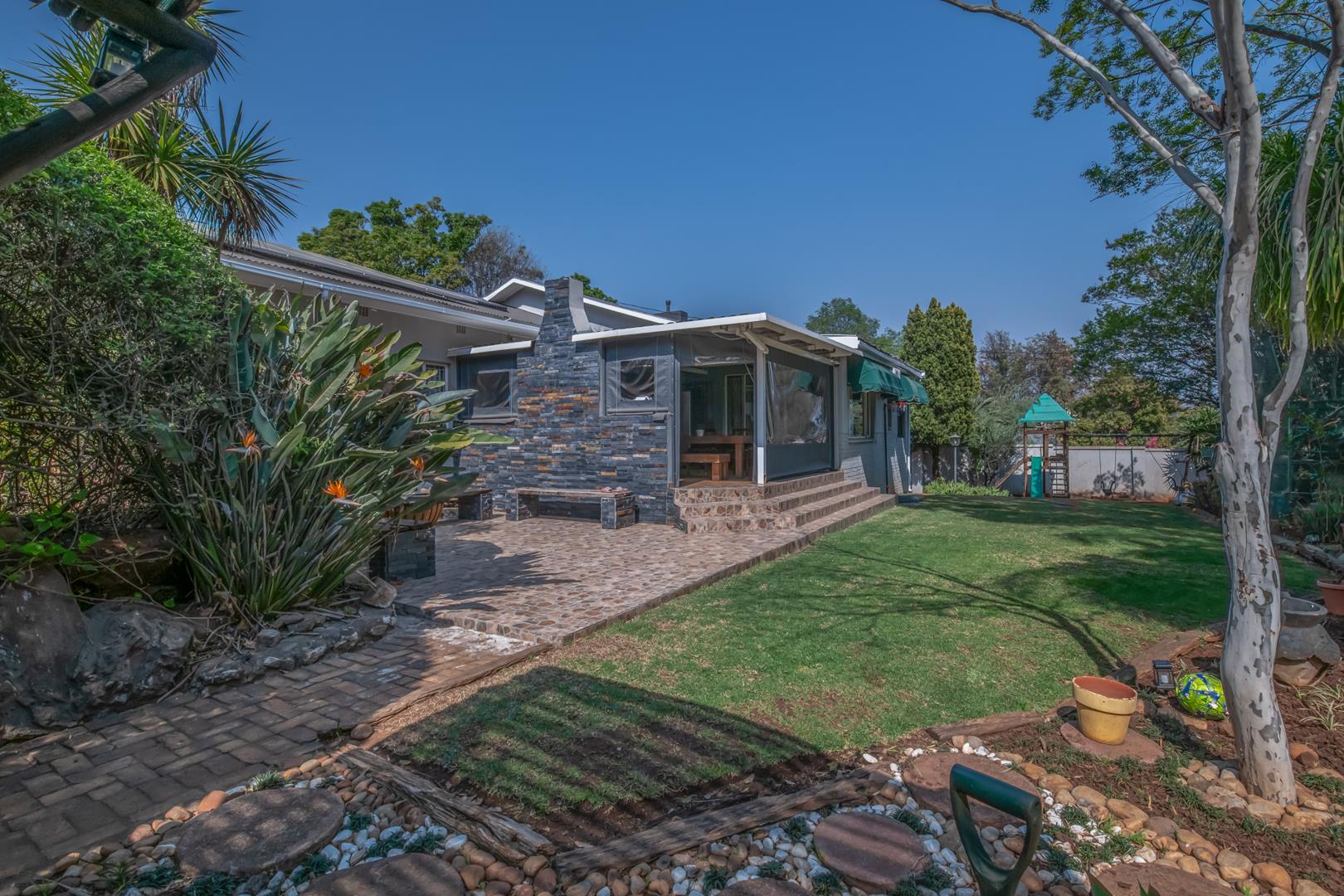 8 Bedroom House for sale in Lyttelton Manor P24113343368