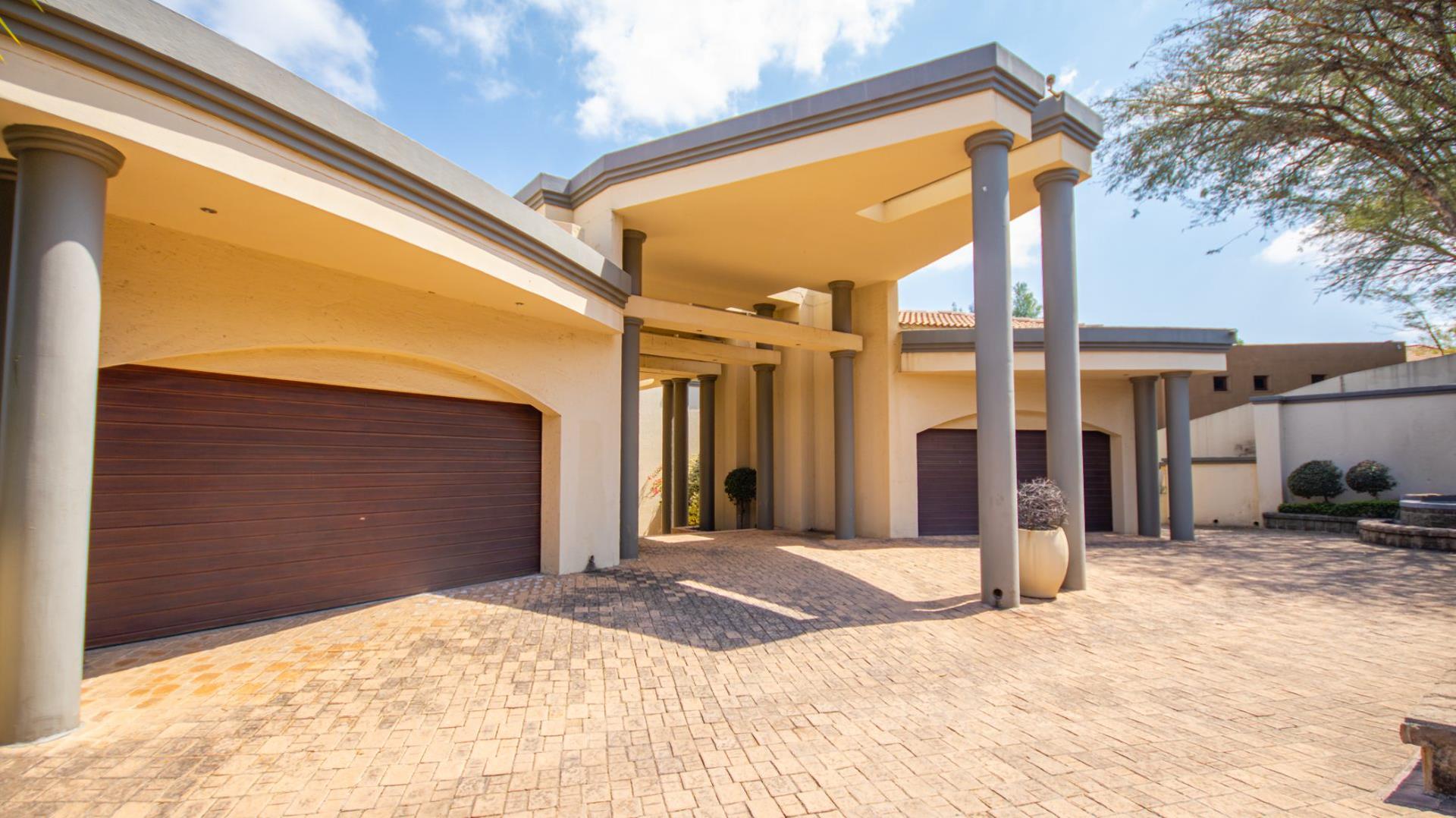 4 Bedroom House for sale in Woodhill Golf Estate P24113343710