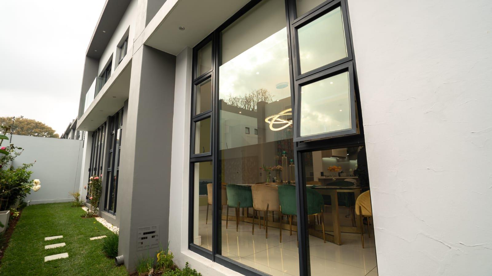 3 Bedroom Townhouse for sale in Houghton Estate P24113343980