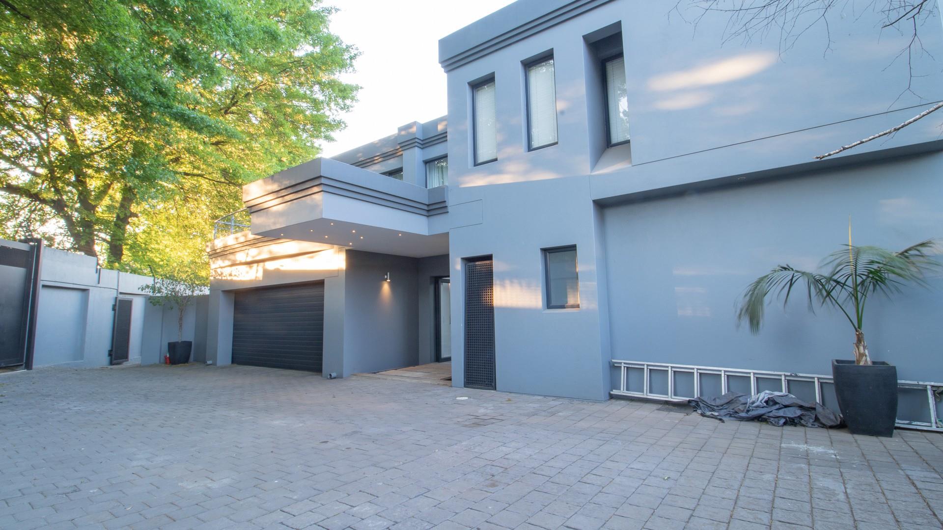 3 Bedroom House for sale in Bedfordview 8b Talisman Avenue P24