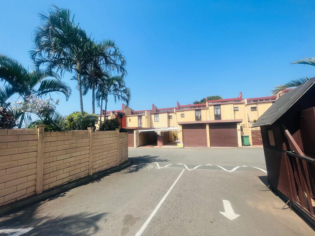 3 Bedroom Apartment / flat for sale in Montclair P24114594847