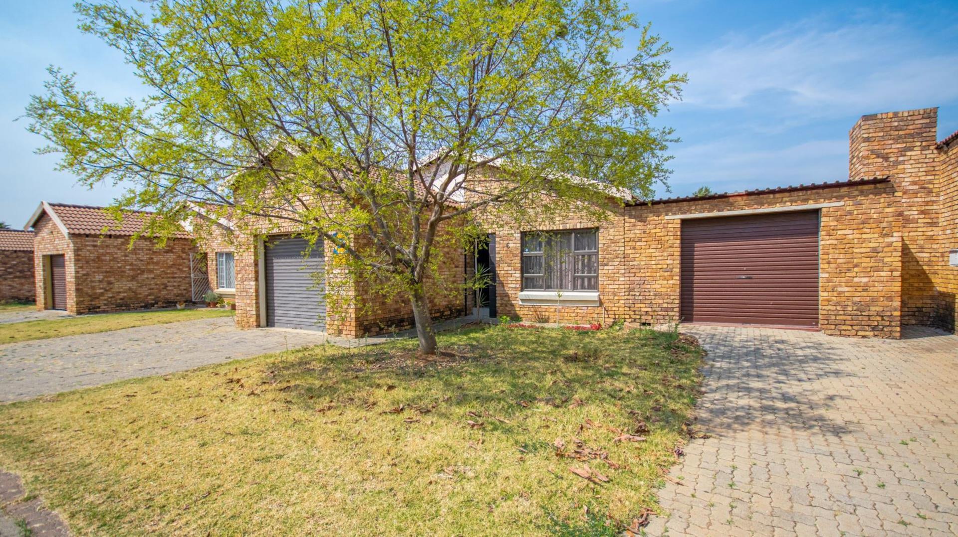 3 Bedroom Townhouse for sale in East Lynne P24113247959