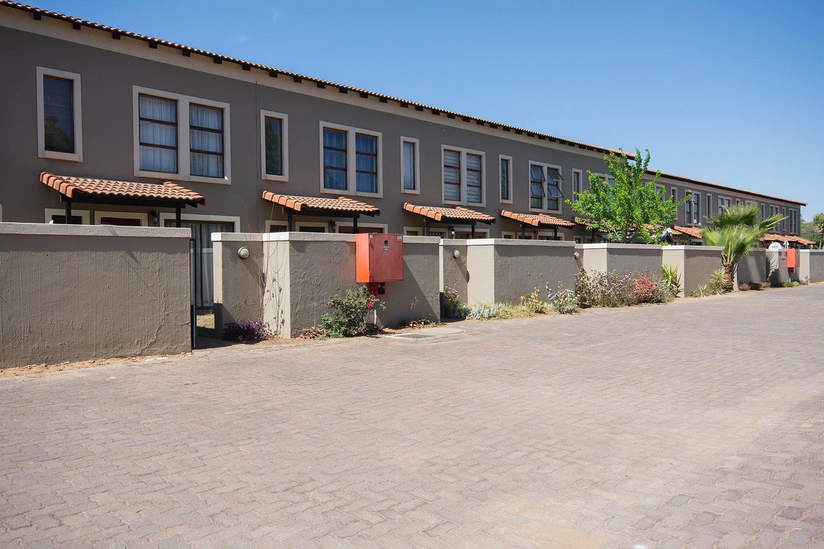 2 Bedroom Townhouse for sale in Heidelberg Central P24113350226