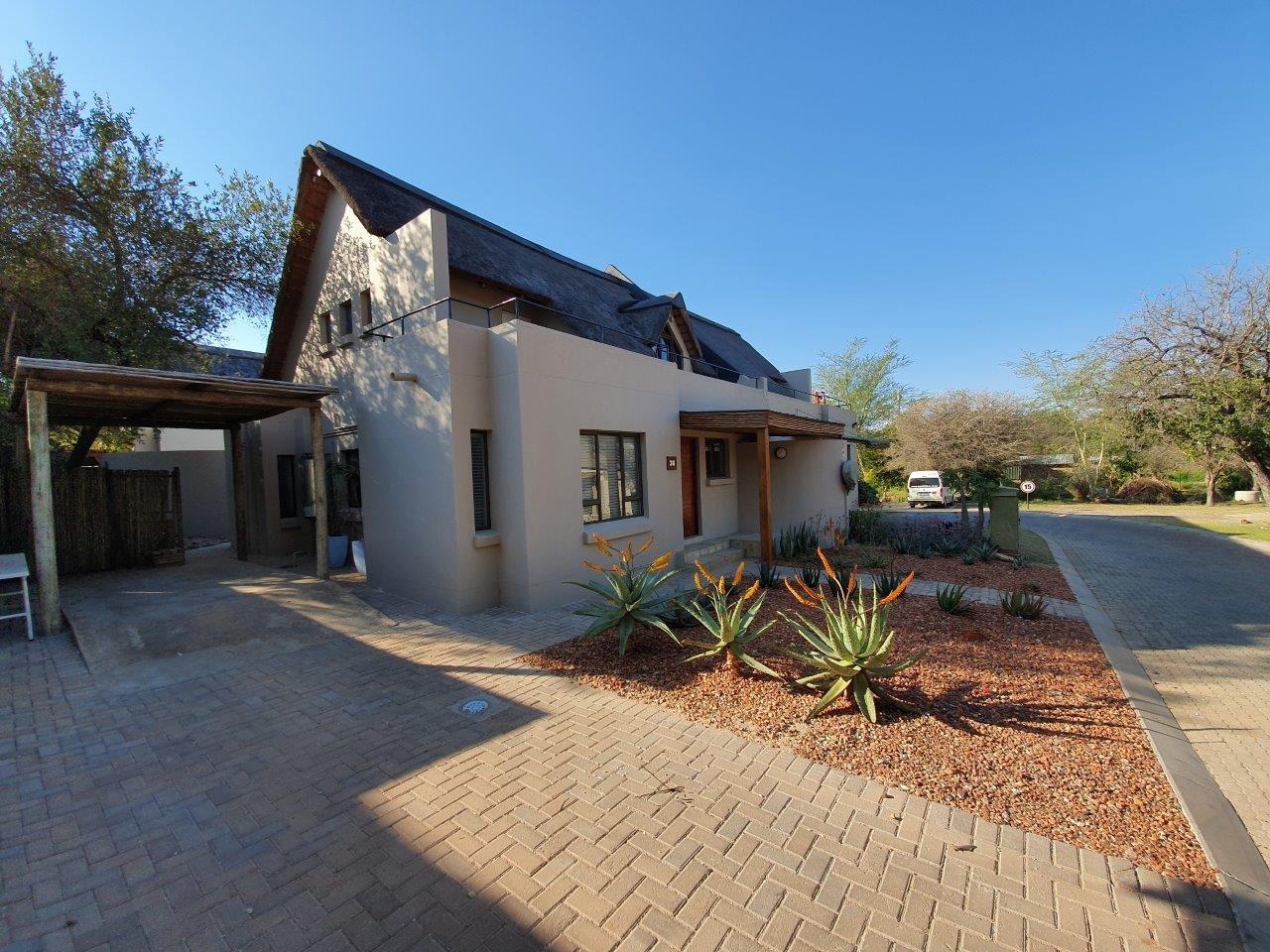 3 Bedroom Townhouse for sale in Hoedspruit P24113351100
