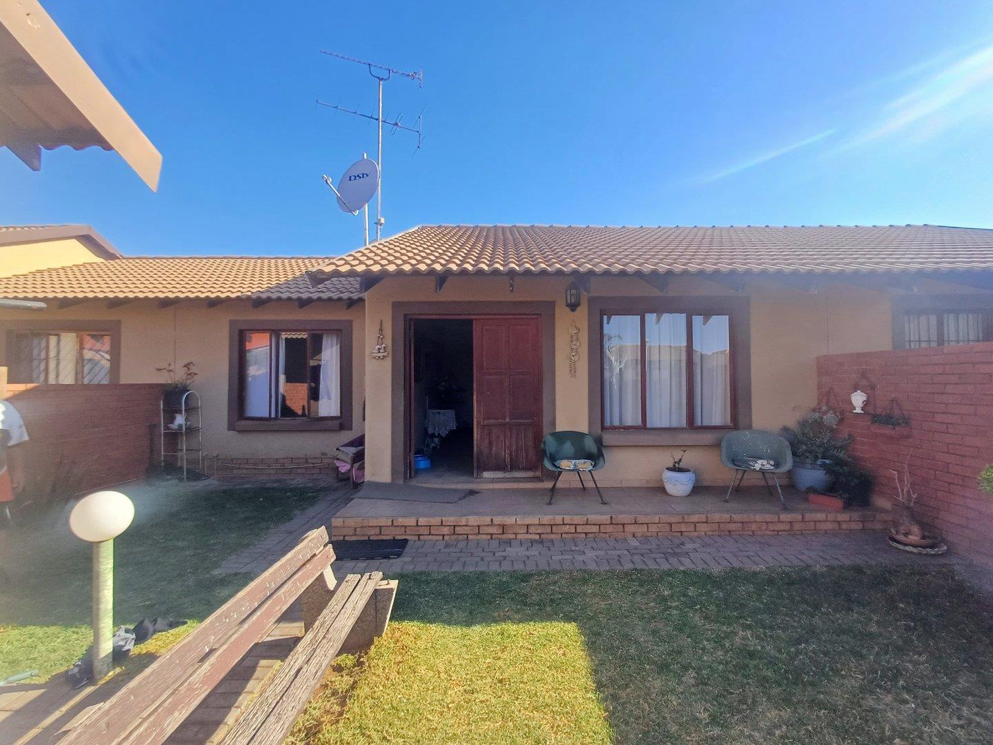 2 Bedroom Townhouse for sale in West Rand Cons Mines 23 Elan Bc ( In