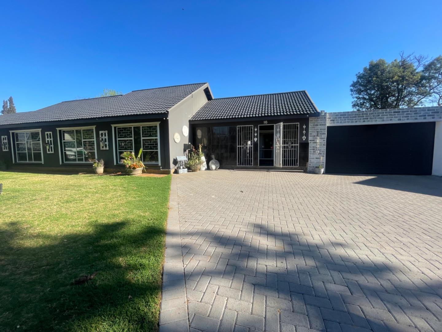 3 Bedroom House for sale in Flora Gardens P24113353394