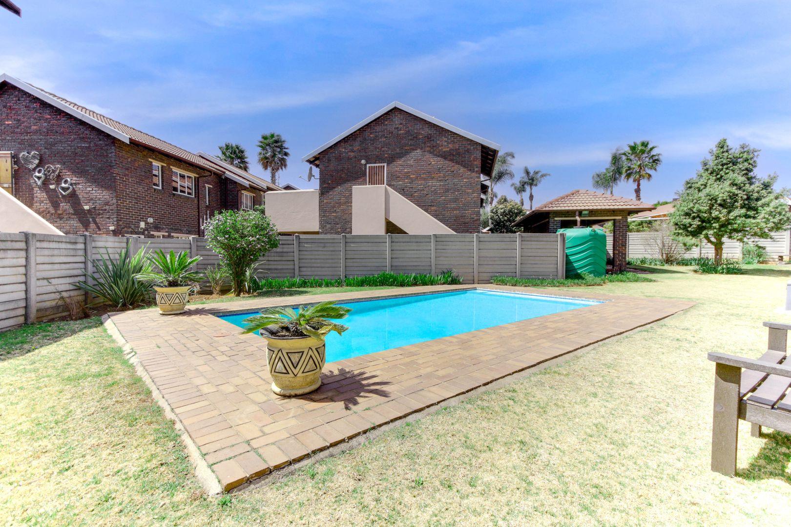 2 Bedroom Townhouse for sale in Allen Grove 4 Stephanus Road P24