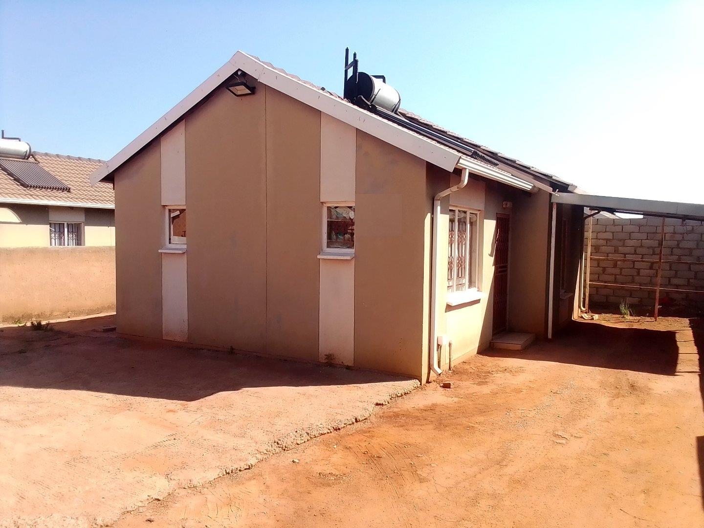 2 Bedroom House for sale in Rosslyn P24113358548