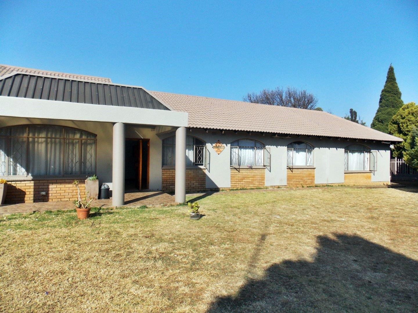 4 Bedroom House for sale in Three Rivers East P24113359825