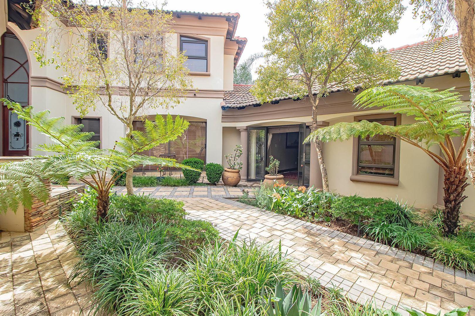 4 Bedroom House for sale in Silver Lakes Golf Estate P24113360079