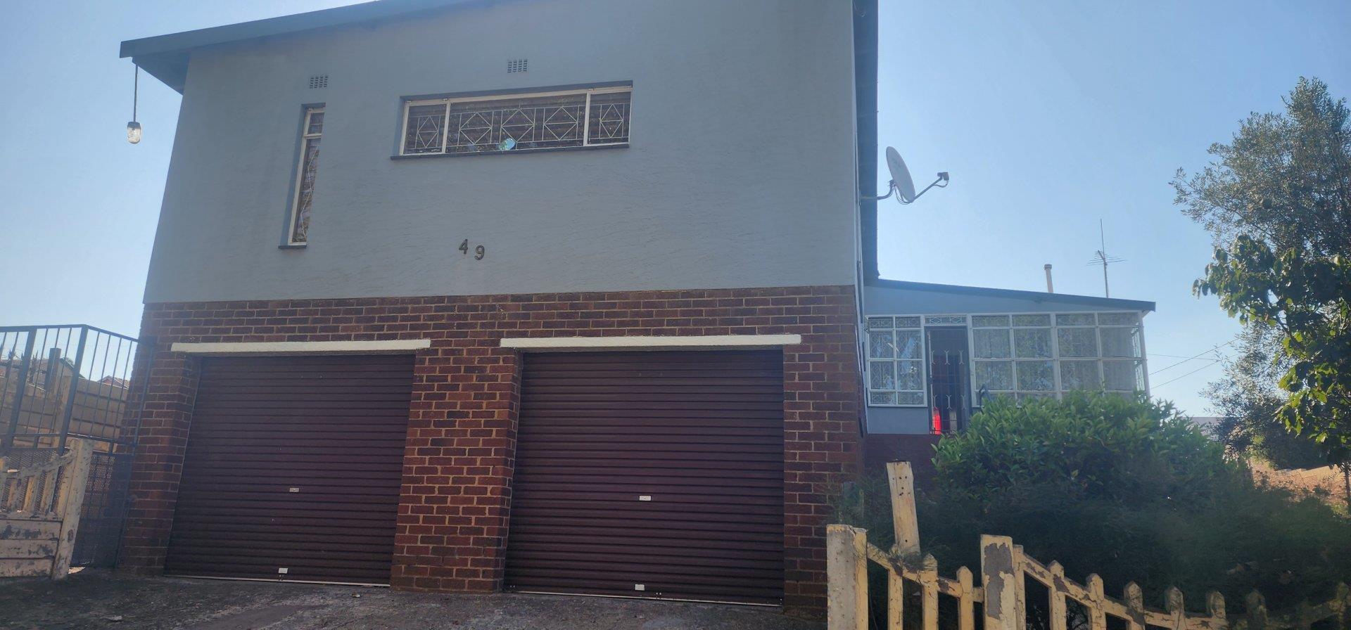 4 Bedroom House for sale in Newclare 10 Hamilton Street P24113361762