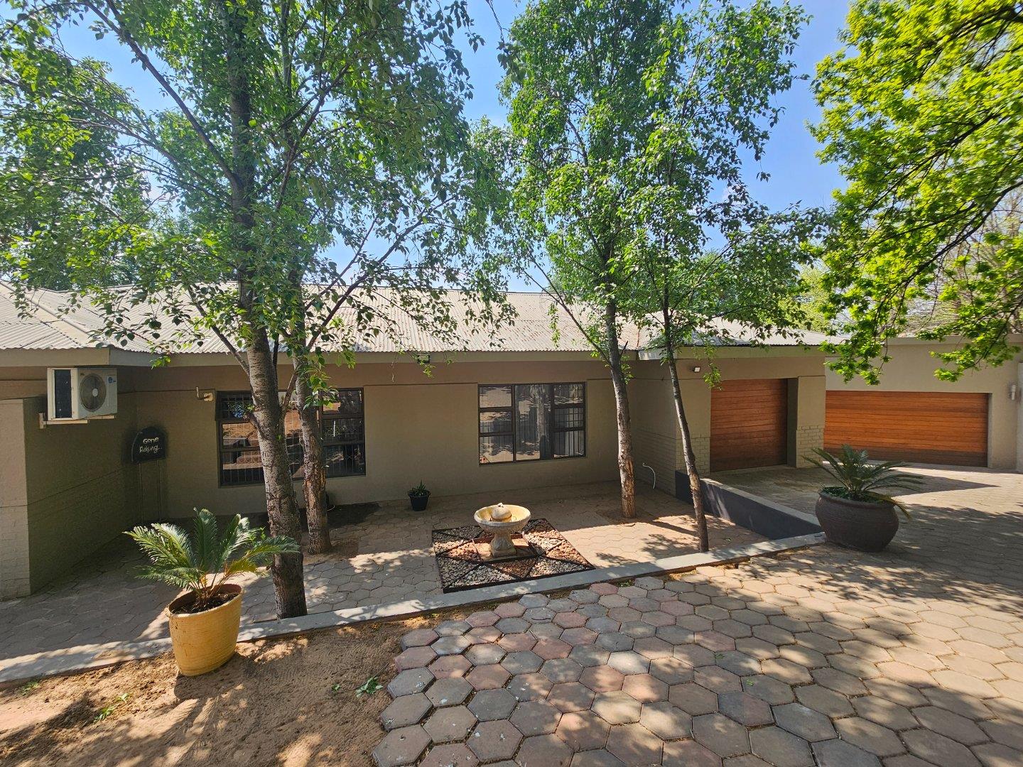 4 Bedroom House for sale in Eureka P24113362812