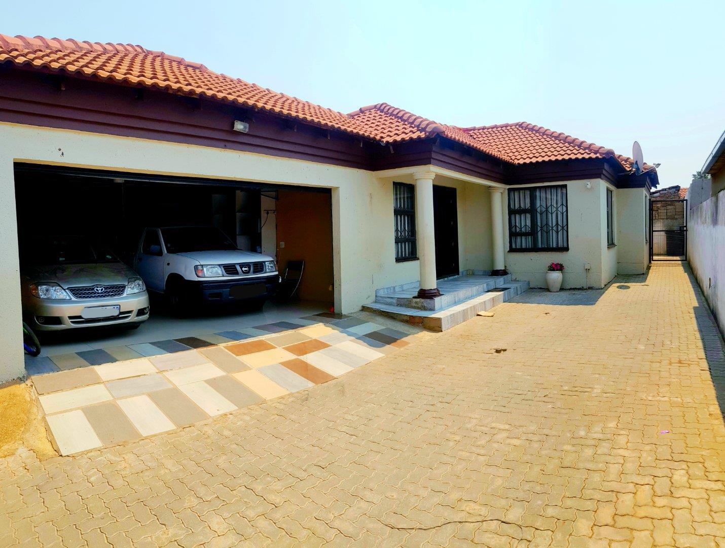 3 Bedroom House for sale in Danville P24113363541