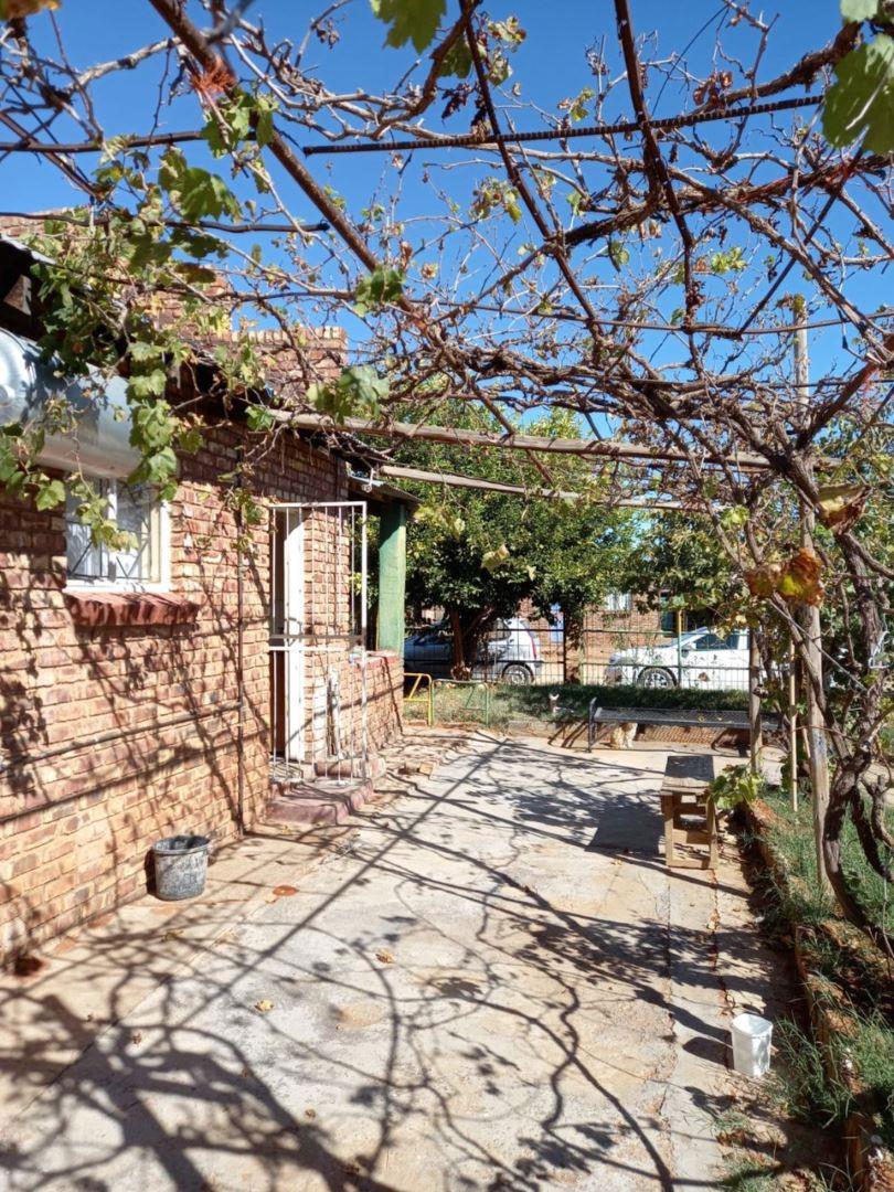 4 Bedroom House for sale in Douglas P24113364850