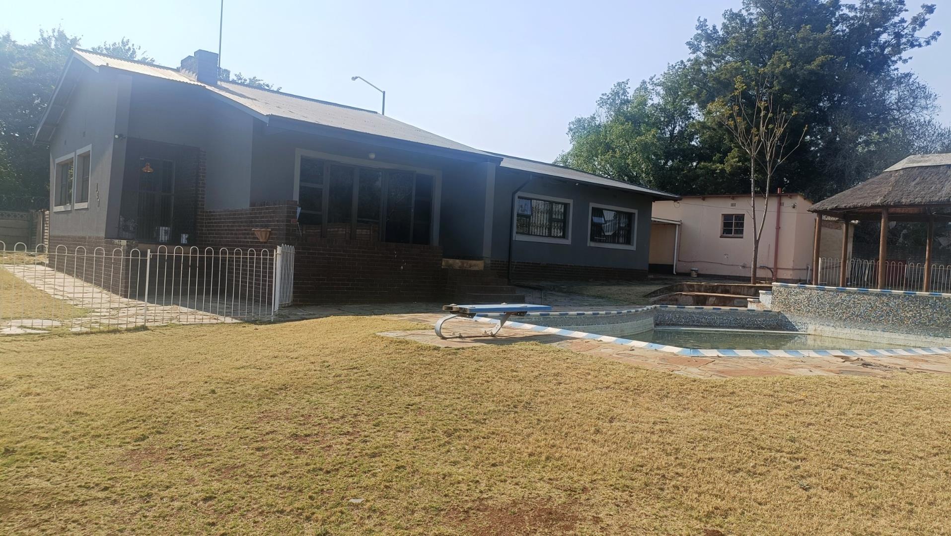 4 Bedroom House for sale in Valhalla P24113366195