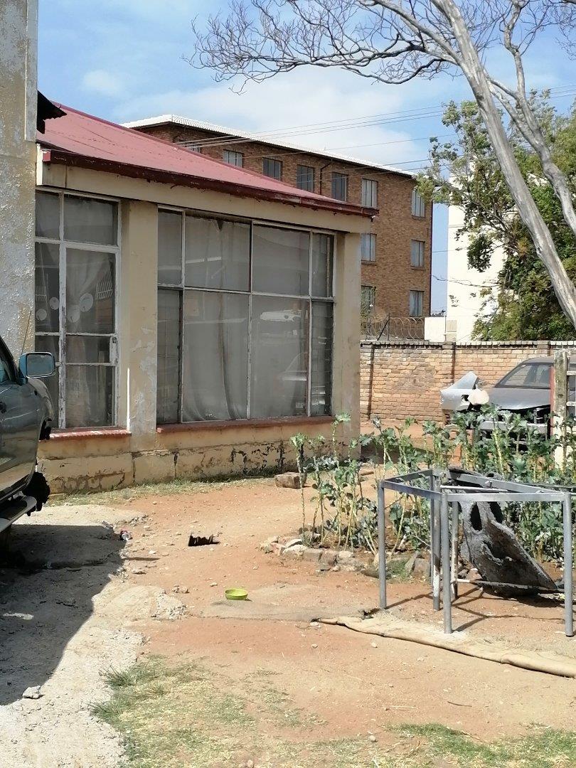 House for sale in Randfontein Central P24113367936