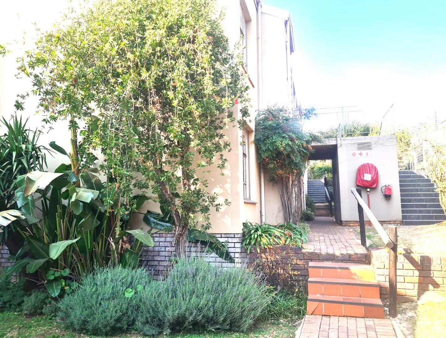 2 Bedroom Townhouse to rent in Bedford Gardens P24113370240