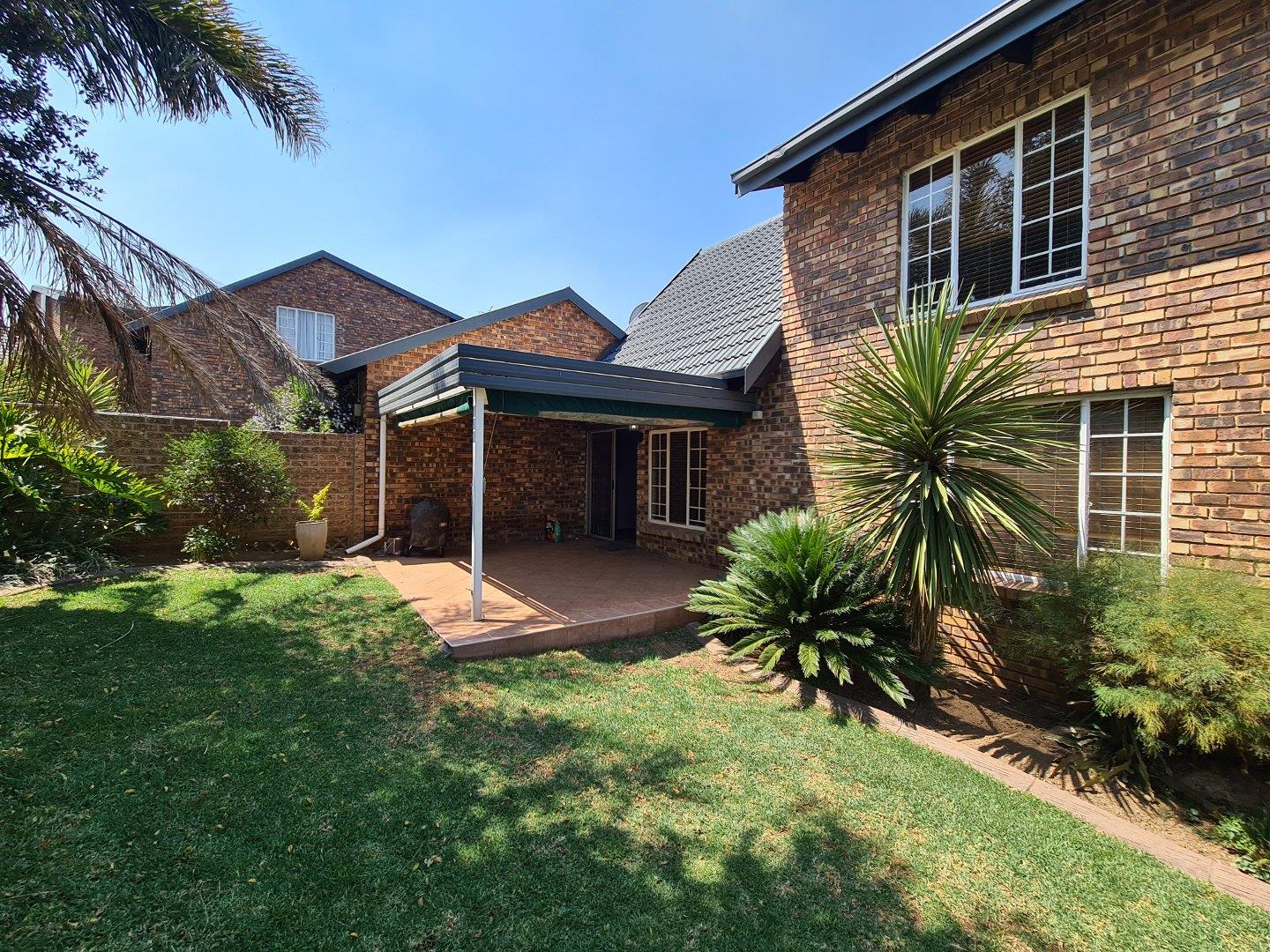 2 Bedroom Townhouse for sale in Van Riebeeck Park Oppimeer, 170