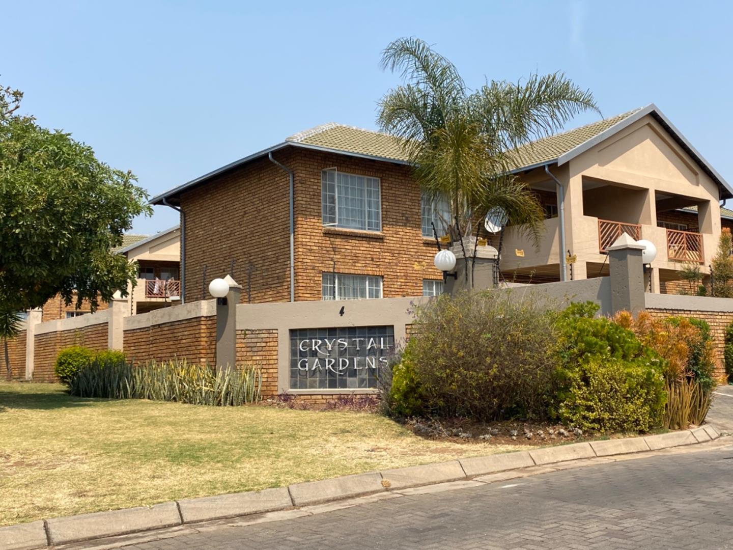 2 Bedroom Apartment / flat for sale in Amberfield P24113372457