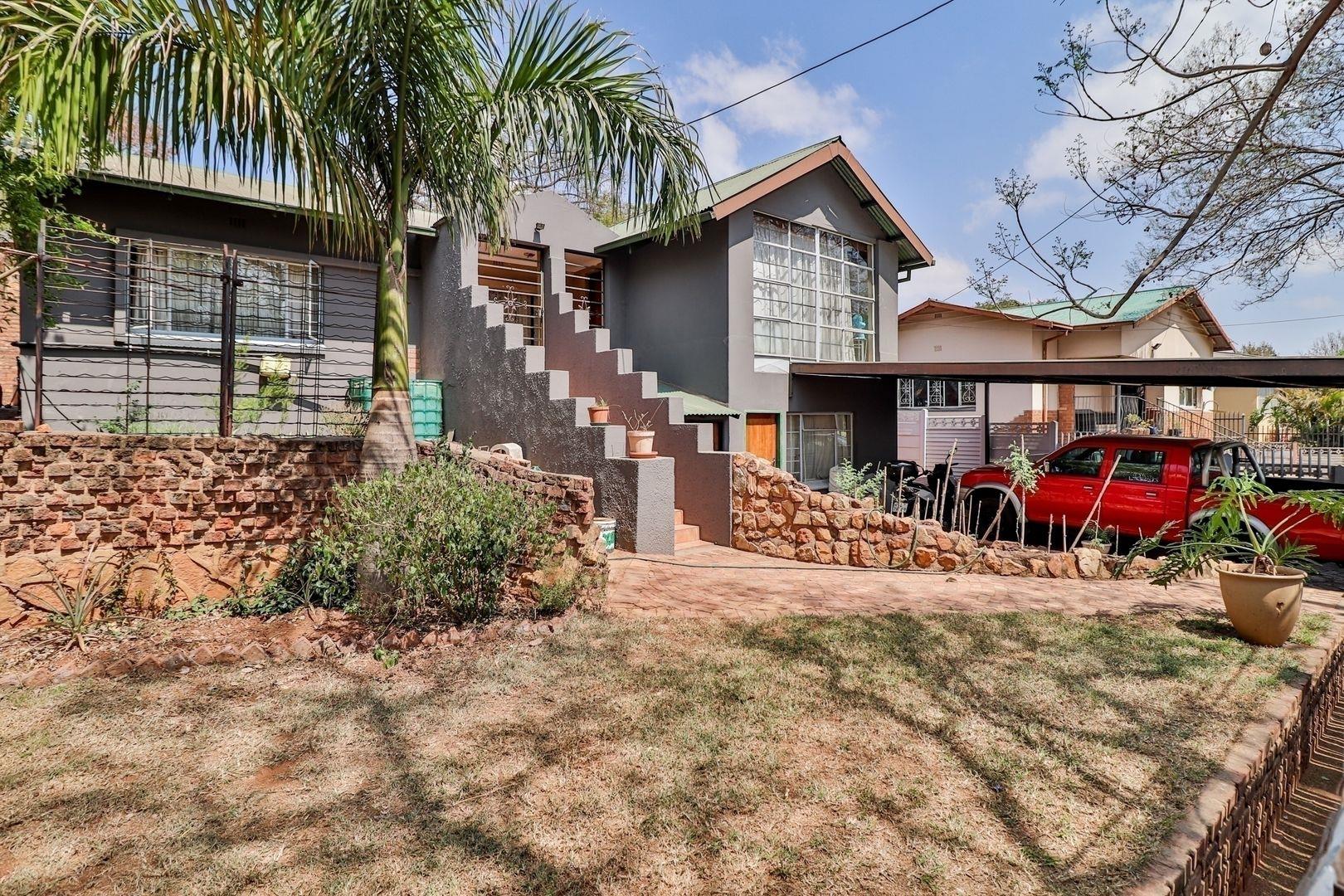 6 Bedroom House for sale in Claremont P24113371513