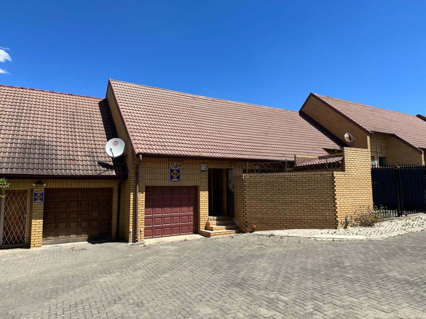 3 Bedroom Townhouse for sale in Acaciaville P24113374878