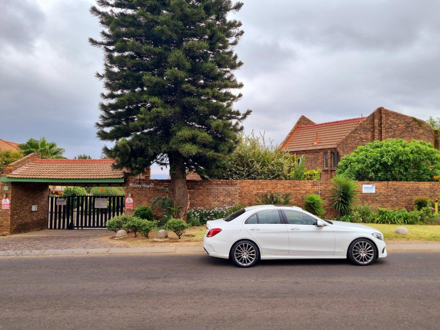 3 Bedroom Townhouse for sale in Halfway House 15 Segal Road P24