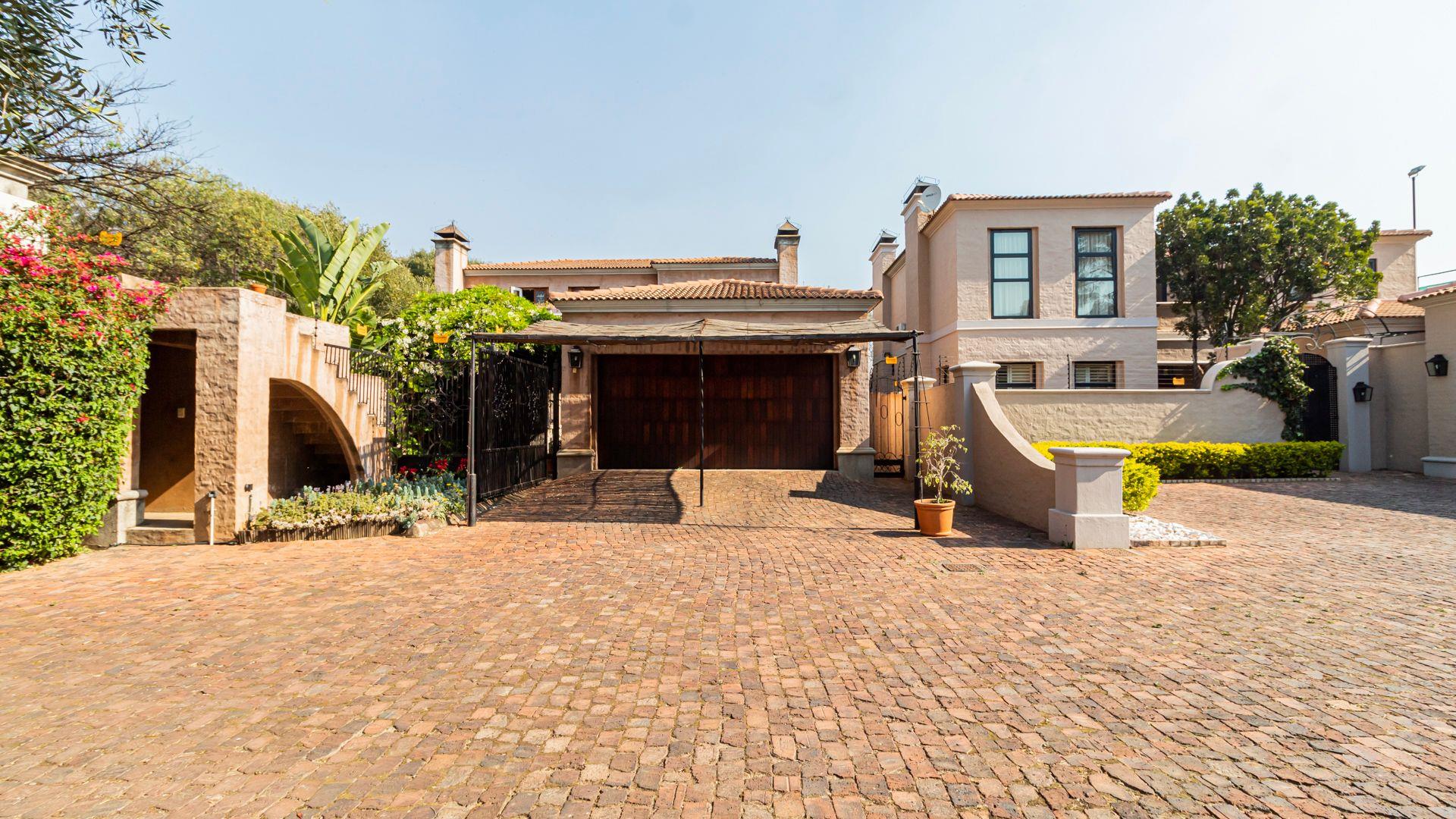 3 Bedroom House for sale in Baileys Muckleneuk P24113346924