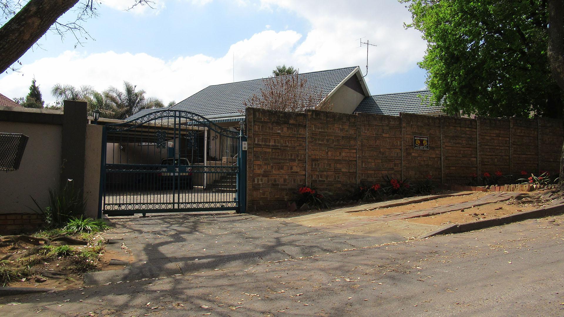 4 Bedroom House for sale in Greenhills P24113211062