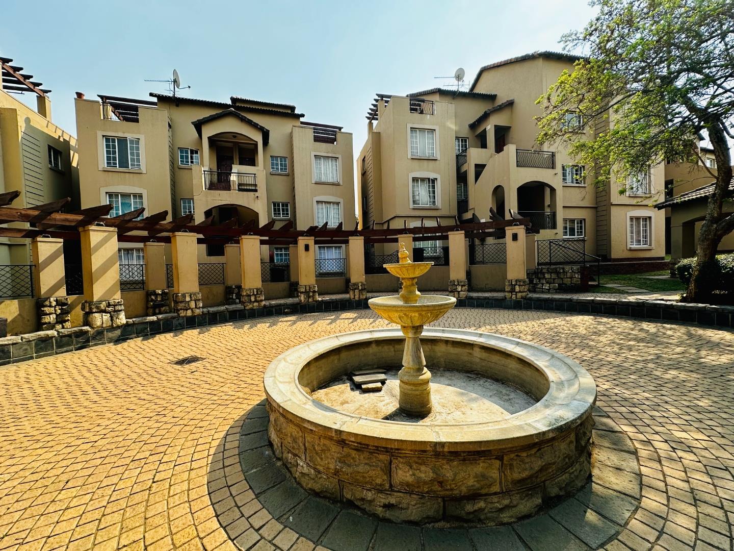 2 Bedroom Townhouse for sale in Castleview P24113378417