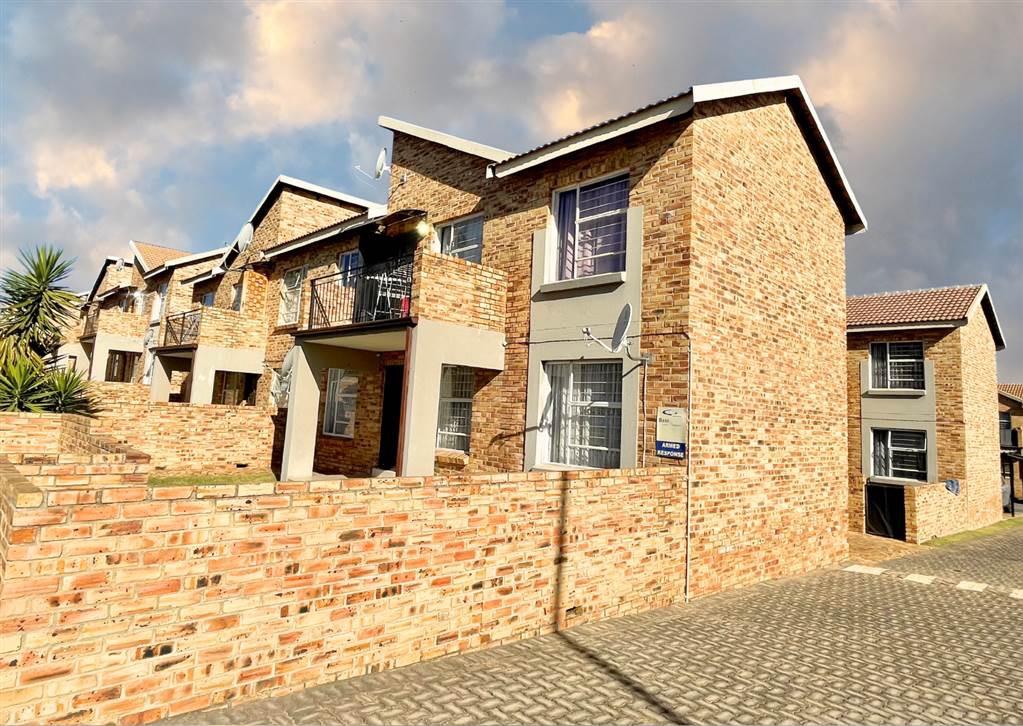 2 Bedroom Apartment / flat to rent in Honeypark 1141 Saffron Gardens, 200 Setter Str P24