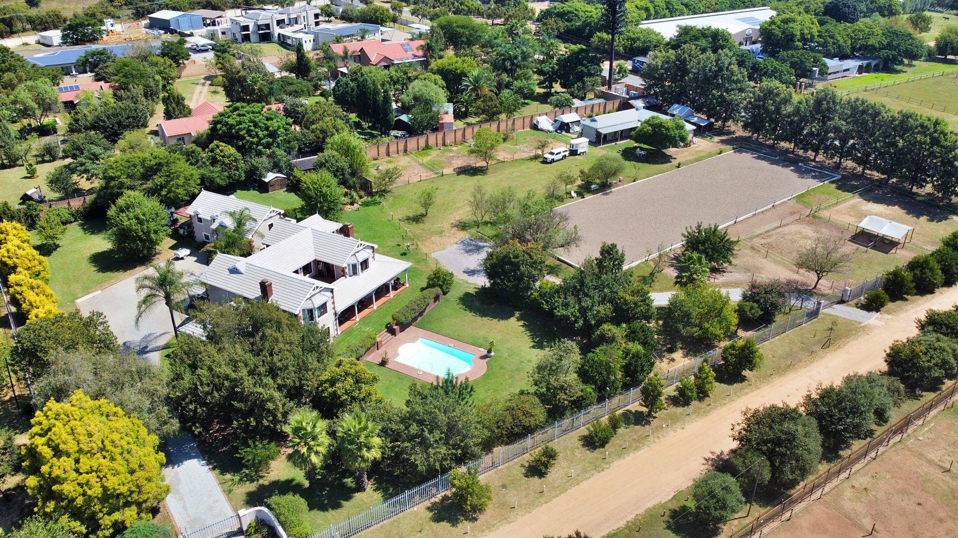 6 Bedroom House for sale in Kyalami AH P24112408129