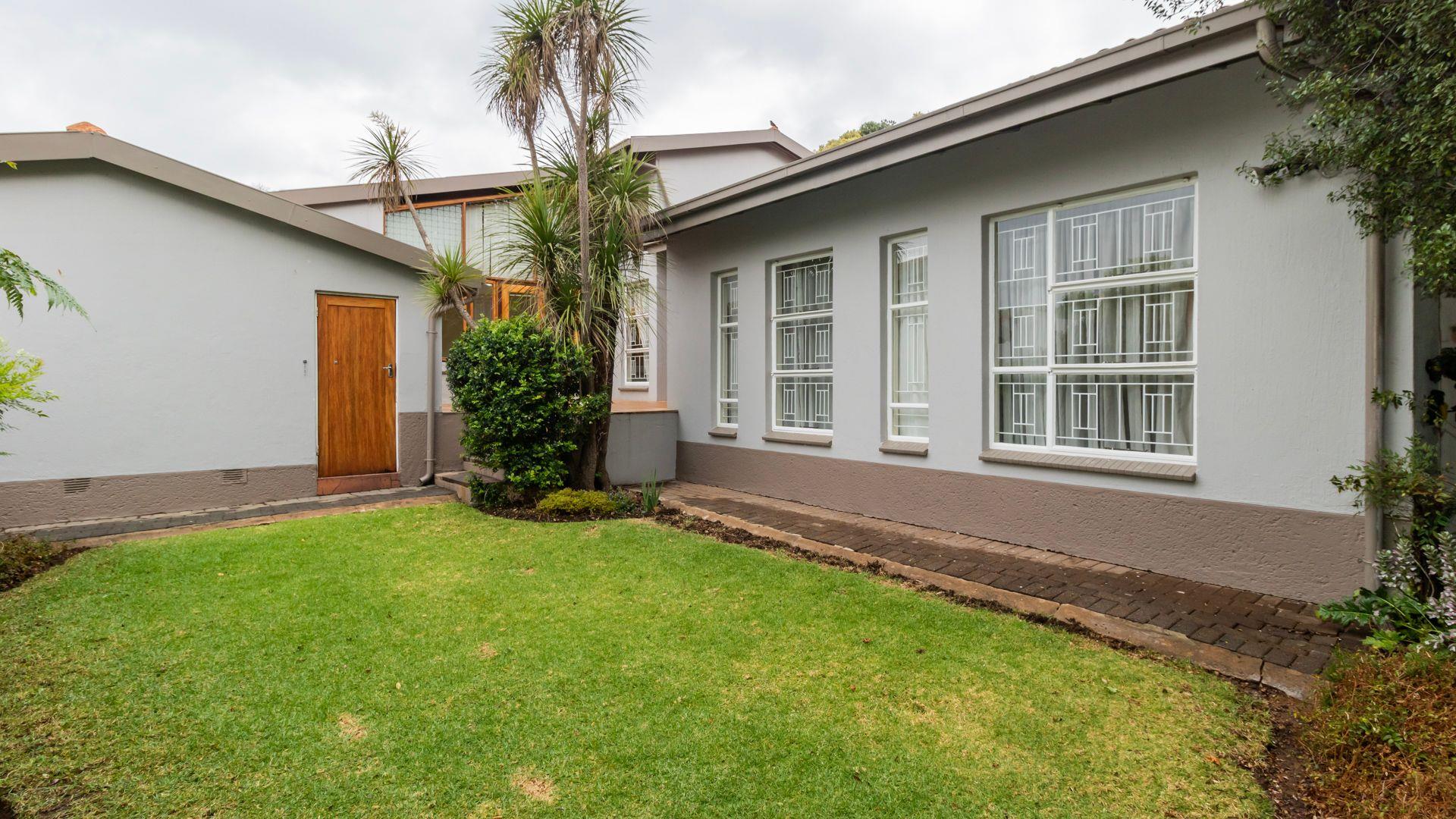 3 Bedroom Townhouse for sale in Sandown P24113382219