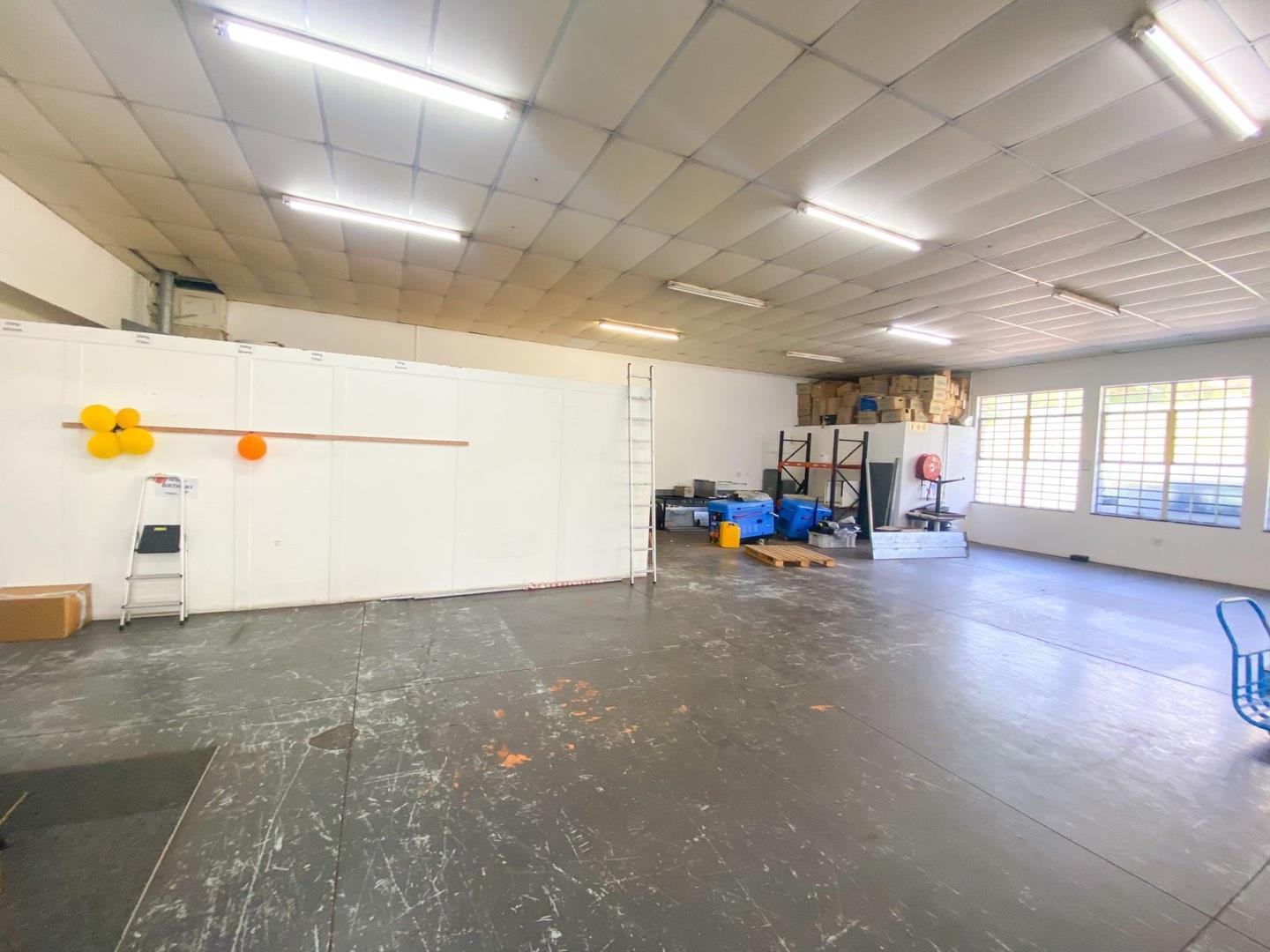 Industrial property to rent in Woodstock 88 Roodebloem Road P24