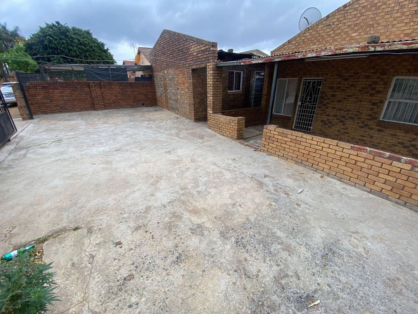 12 Bedroom House for sale in Lotus Gardens P24113385432