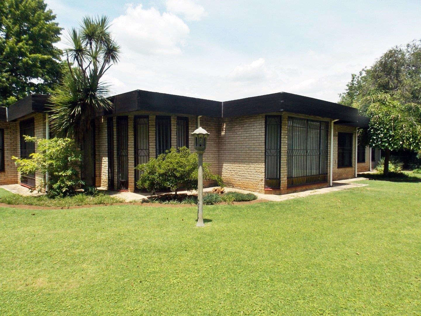 4 Bedroom House for sale in Three Rivers East P24113385519