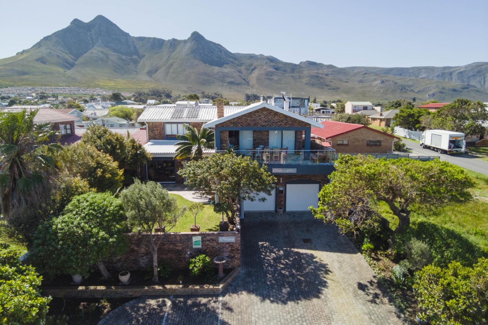 5 Bedroom House for sale in Kleinmond Central 128 1st Avenue P24