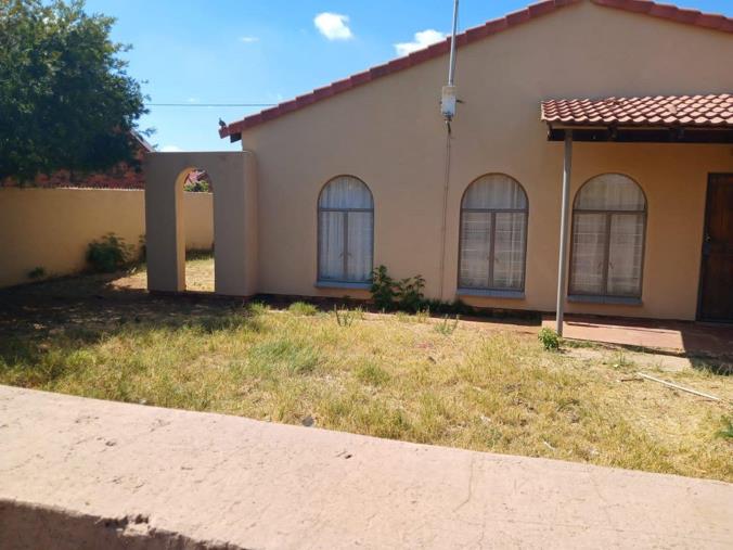 3 Bedroom House for Sale in Mmabatho Unit 15