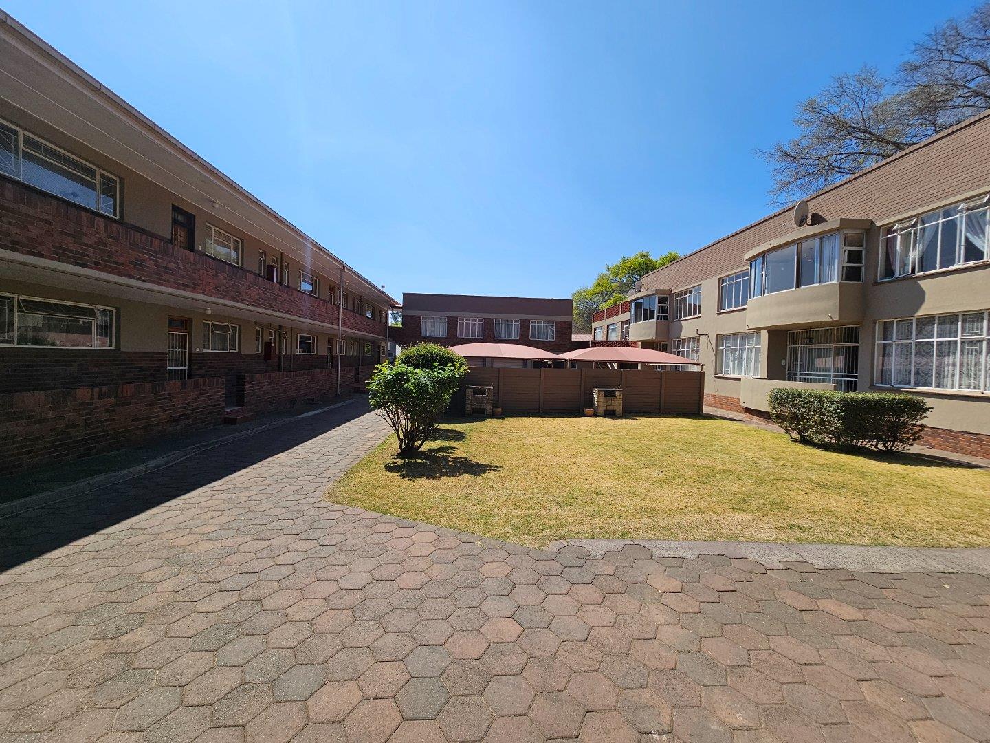 2 Bedroom Townhouse for sale in Bethlehem Central P24113354322