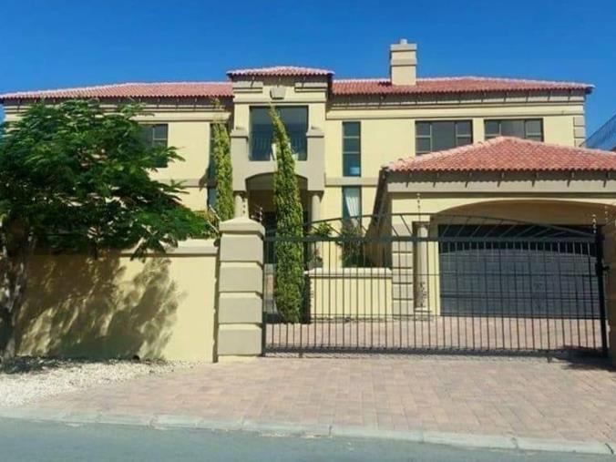 5 Bedroom House for Sale in Klein Windhoek