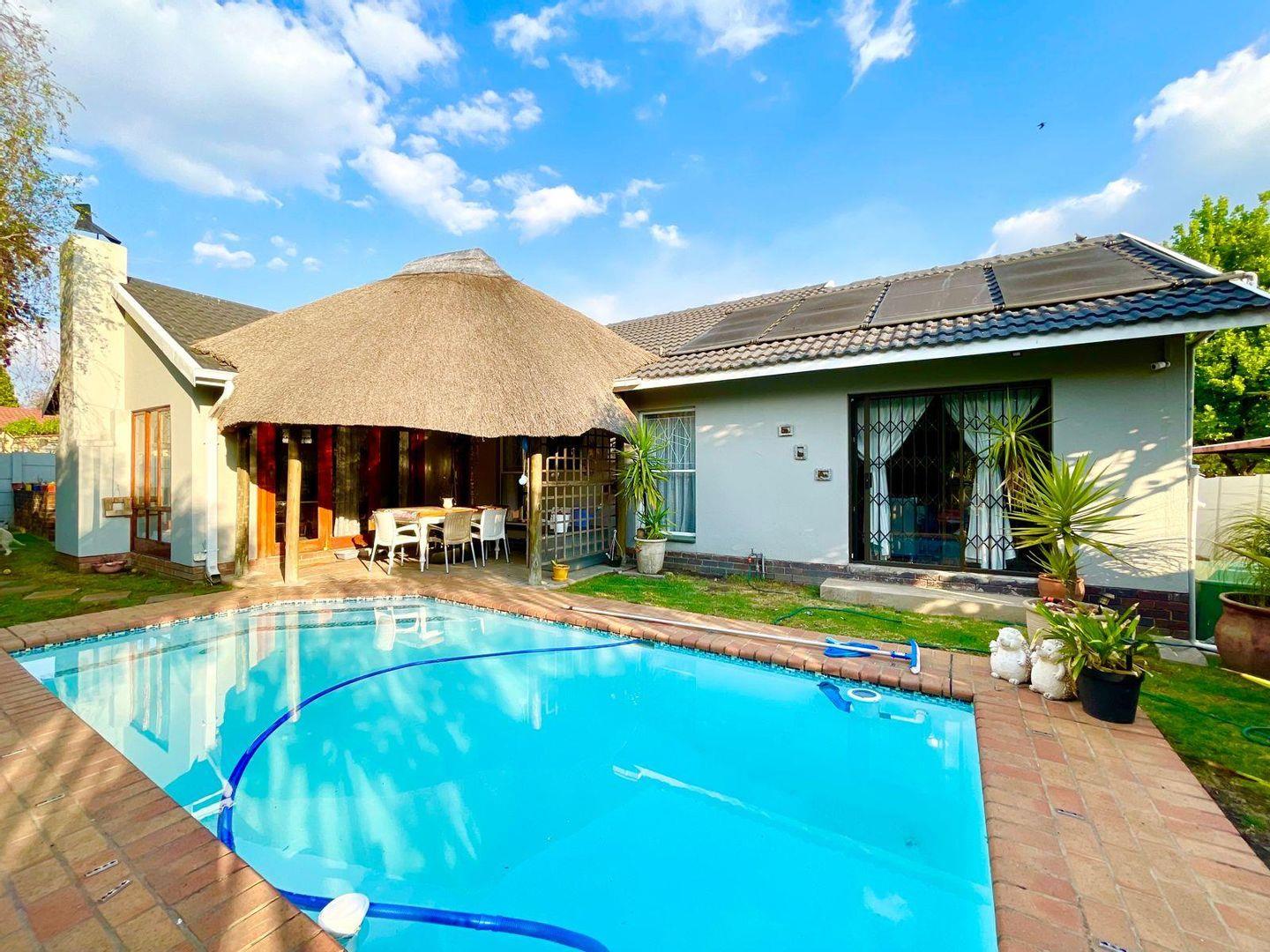 4 Bedroom House for sale in Secunda P24113392475