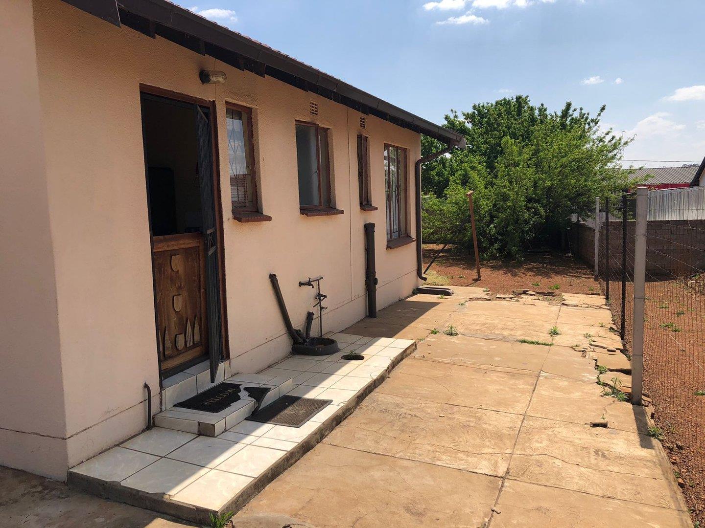 2 Bedroom House for sale in Unitas Park P24113392715