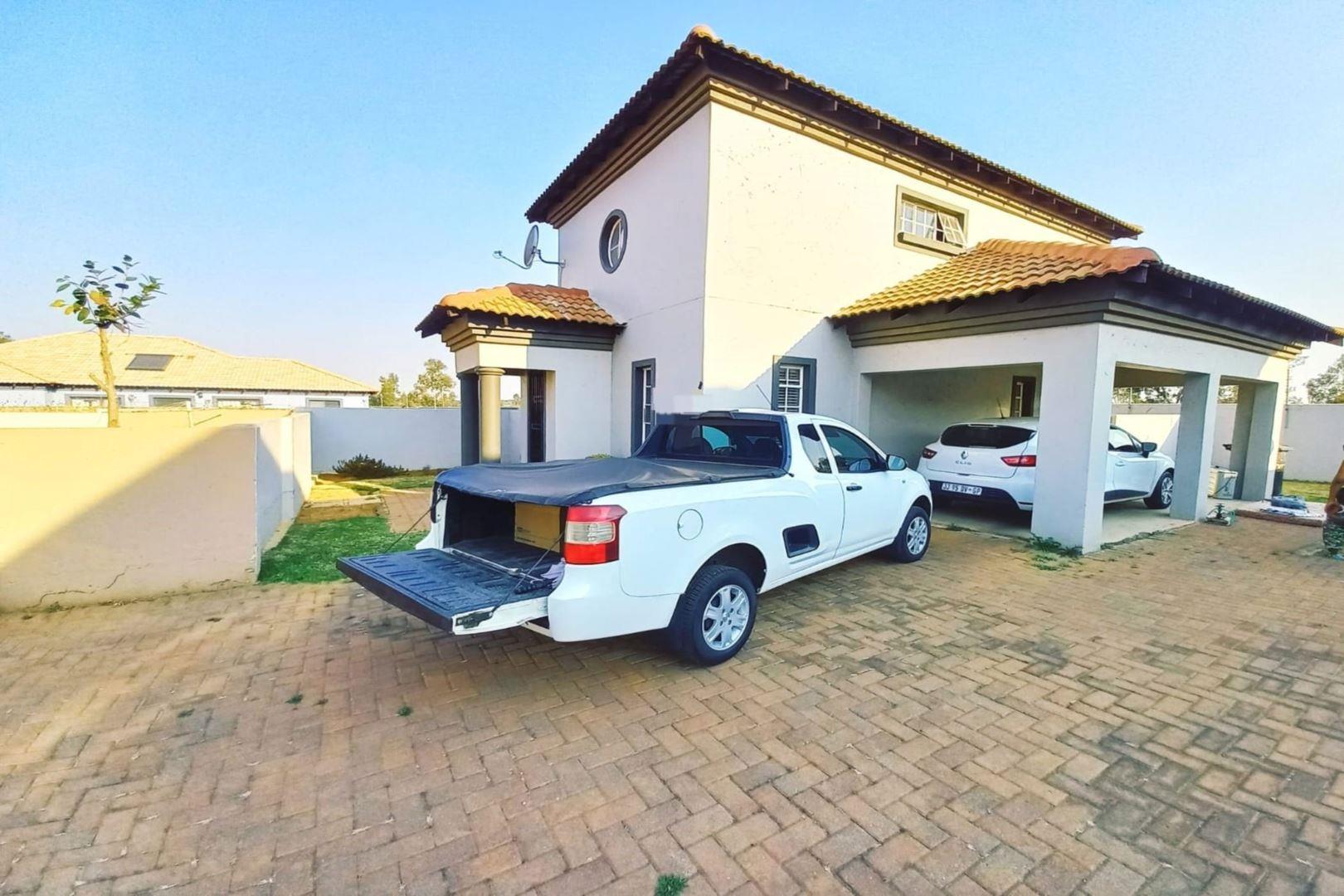 2 Bedroom Townhouse for sale in Brakpan North P24113393087